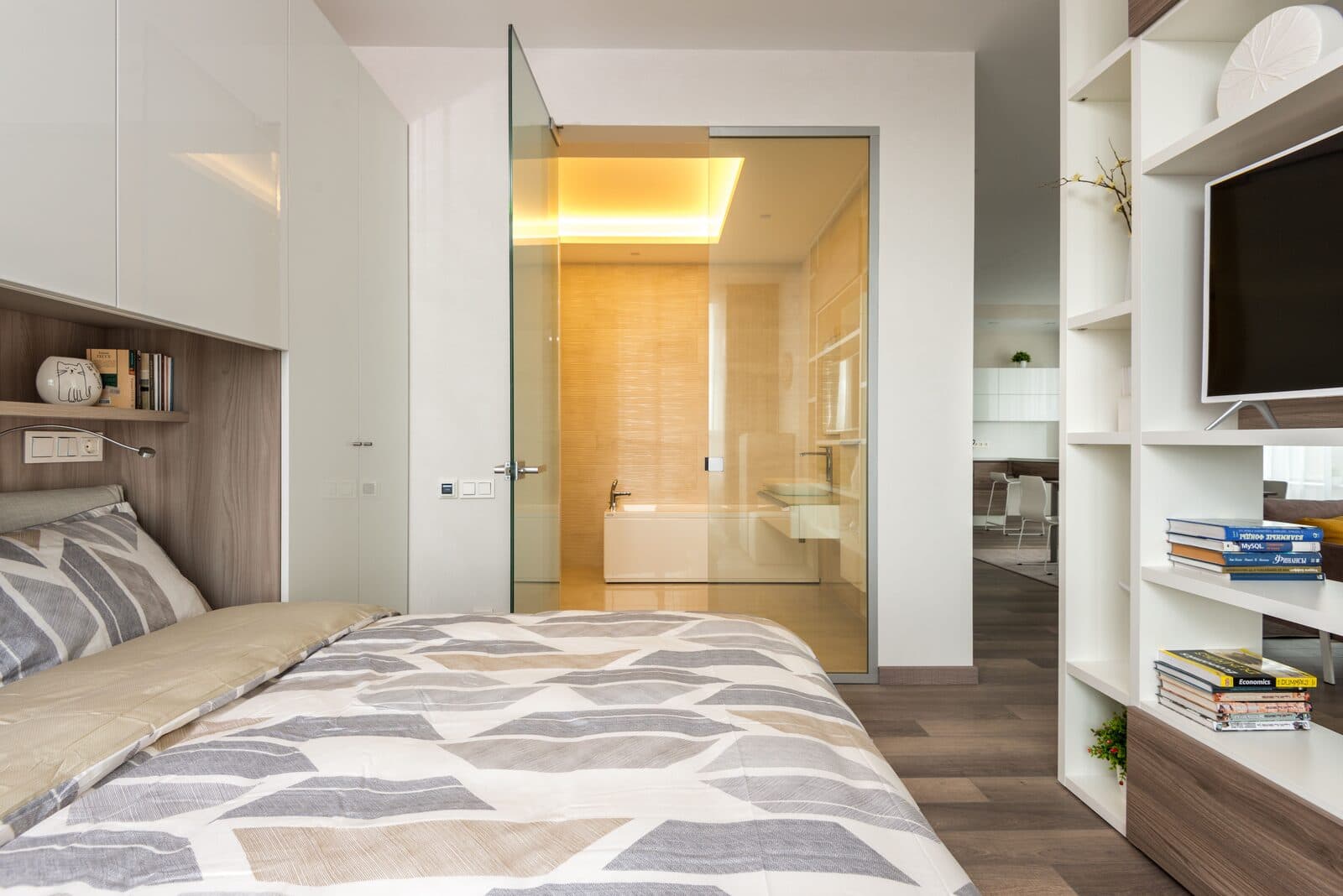 Interior studio apartemen yang efisien untuk paket Studio